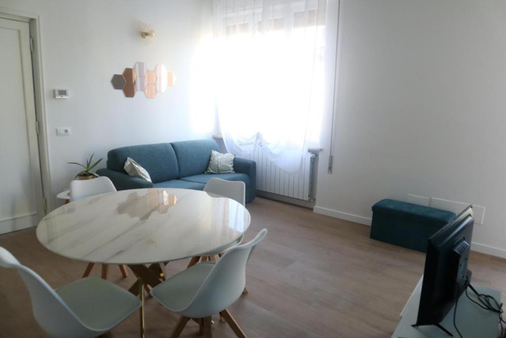 Santa Maria Novella - Golden Lily Florence, City Center Apartment Exterior foto
